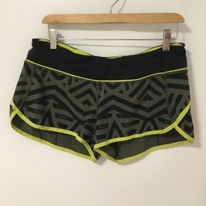 Lululemon Size 8 Run Speed Shorts Chevron Green